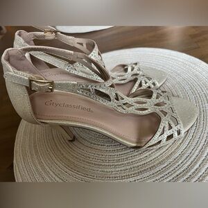 Cityclassified Gold Heels Elegant Design
